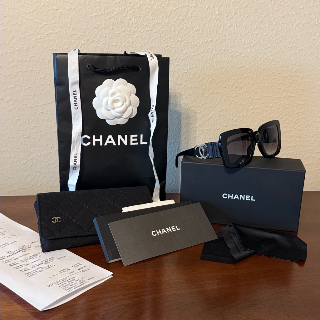 Chanel Black Sunglasses With Accessories